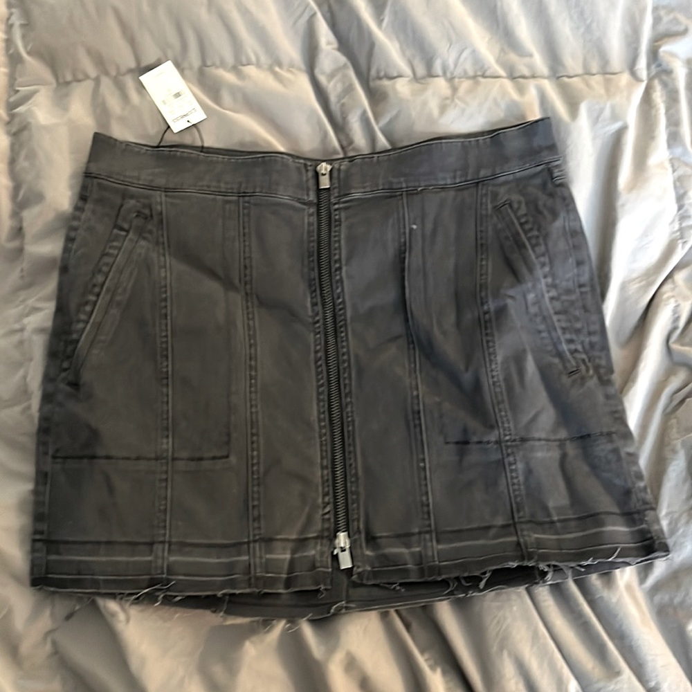 Express Front Zip Skirt